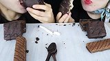 美女试吃巧克力勺子、巧克力蛋糕棒、巧克力派、奥利奥布朗尼