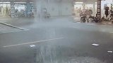 瓢盆大雨，吓得拍摄者口齿不利，搞笑至极