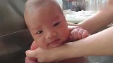 护士做的可爱新生儿洗澡集锦,第四个宝宝也太萌了吧,好想抱抱他