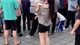 当妈了应该都知道，这个手势是什么意思