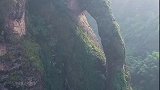 江西龙虎山发现一座山峰像大象，鼻子特别长。