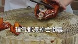蒜香味金牌吊烧鸡，香味浓郁，一口下去的味觉冲击