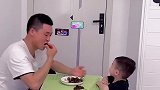 我说他爸每次带孩子都这么安静这么乖，这也太有招儿了
