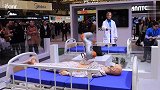 美的在 AWE 2018 现场展示远程遥控机械臂做手术