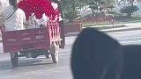 花店去送花的过程，真的有人在被好好地爱着