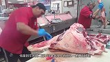 超市高薪招来刀功师傅，小匕首秀出高手艺，剥开牛骨不带2两肉