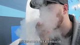 在干冰里游泳是啥感觉？老外用200斤干冰测试，场面十分硬核！