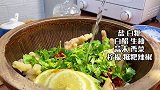 追剧的吃无骨鸡爪真的不要太爽了！