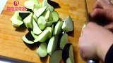 大厨教你红烧茄子，不吸油不变色，详细教程毫无保留，上桌就光盘