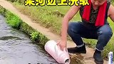 来河边上洗漱，加点热水