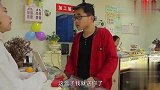 小伙配眼镜送盒子，小伙竟然要把盒子卖给售货员，结局太搞笑了