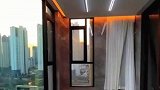夫妻八年收获满满，新家车房两孩满足