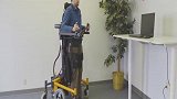 高科技轮椅，既能变换多种姿态，又能帮助残疾人实现站立！