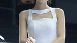 沈阳国际车展：三菱靓丽美女车模近距离