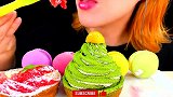 美女试吃柚子奶油挞、抹茶奶油挞、混合水果奶油挞