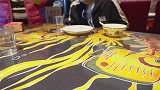 兵哥吃糠咽菜攒钱养娃，电瓶哥跟阿壮去大城市开餐，别提多过瘾了