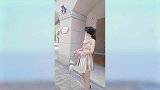 从头到脚都精致的小姐姐，真是穿搭有范，你第一眼也喜欢上了吗