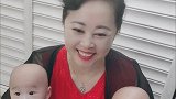 奶奶天天想抱孙子，妈妈一胎就生了三个，这下奶奶天天可高兴了