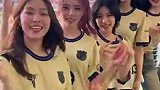 韩国女团ITZY为巴萨加油
