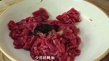 舌尖上的美食：小炒牛肉的正确做法，牛肉滑嫩不柴，香辣又下饭