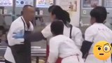 天津某大学。食堂大爷和大妈打起来了！学生们全程记录围观……  意不意外 社会百态
