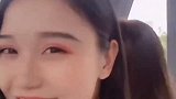 广东小姐姐当街被陌生人吻，表示要稳重，结果真的吻重了