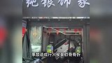 女子误踩油门，车辆失控撞到行人冲进店铺：看到她的时候已经蒙了