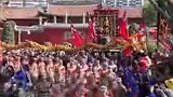 近700名新兵胸戴红花出征，家乡人民英歌开道、舞狮壮行！