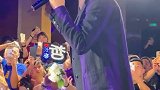 张信哲情歌王子，唱了几十年的情歌却一直单身。不是他不想结婚，
