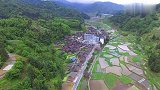 贵州大山一个村庄，周围群山环绕，青龙白虎守护，上乘的风水宝地