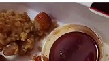 点了一份炸鸡，酱蘸不上来怎么办