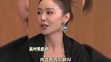 高叶领奖不慎崴脚差点摔倒，被章子怡用力托住：上台下台她都紧紧拉着我