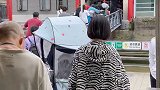 几年前跟闺蜜一同约好出来打拼，几年后还是一无所有，生活还要继续，家里人永远都是自己坚强的后盾