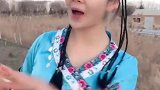 漂亮的小妹唱山歌真是精彩有韵味，这样的才艺表演值得点赞！
