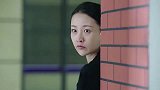 人质好不容易逃出来，结果被自己人一枪击毙！