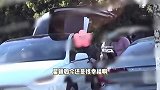 53岁瞿颖和男友打网球，皮肤黝黑超模身材，和男友俩女儿相处融洽
