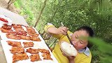 胖妹简单吃个粉蒸肉，肉香味十足，越吃越美味