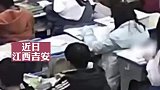 学生晚自习睡得迷迷糊糊下一刻竟把教室灯关了