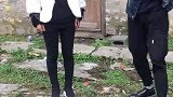 我搞笑你开心一个举动就可以看出一个人的人品