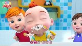 超级宝贝：三个小家伙同时在一起刷牙，看着画面，真开心
