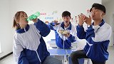 期中考试喝饮料，学渣喝雪碧没有摇一摇竟被扣100分，有趣！