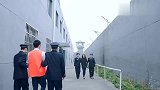 渣男小三监狱相见，该有报应随之来袭，看着真解恨