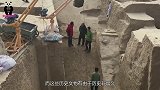 男子在土中挖出一把生锈宝剑，经过清洗打磨后，发现事情不简单！