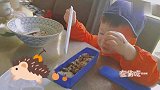 准备野餐食物，也是露营的乐趣！