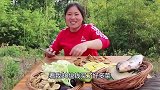烧烤这样吃才叫爽，小妹30元买10个菜，1人吃1盆，真过瘾