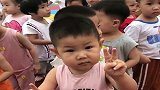 我拍照了，要不要摆剪刀手啊别着急等我掰出来