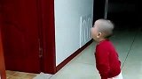 宝宝看到爸爸回来了，高兴地不得了，连着叫了好几声“爹”！