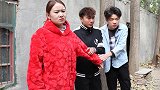 俩弟弟一个比一个懒，姐姐无奈出去打工，5年后报应来了