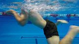 国外发明的水上“漂浮衣”，看老外实验，以后掉水里都不用怕了？