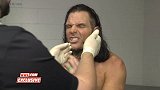 WWE-17年-有仇必报大赛2017：杰夫·哈迪牙齿被打掉 回到后台接受检查-专题